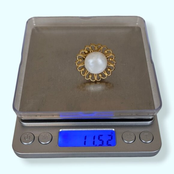 V. Uncas Bakelite Cabochon Floral Ring - Picture 7 of 8